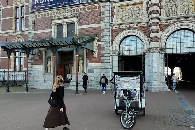 1 hour Amsterdam City Tour in Pedicab - Staalmeestersbrug and Canal Photo Moments with the Zuiderkerk