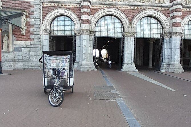 1 hour Amsterdam City Tour in Pedicab - The Amstel Panoramic View and Magere Brug Skinny Bridge