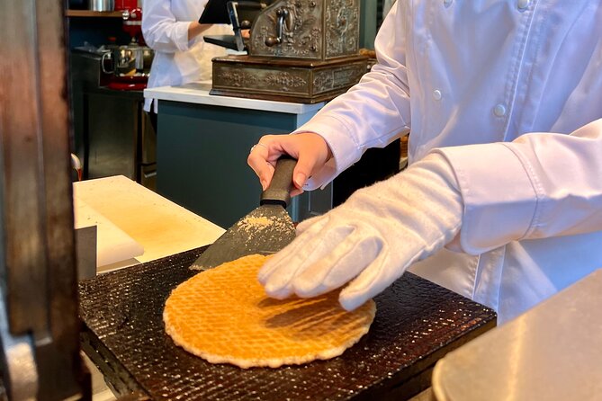 10 Tastes of Amsterdam: Food Tour by UNESCO Canals and Jordaan - Bloemenmarkt on the Singel Canal: Floating Flowers Without the Fuss