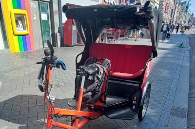 2 Hours Private Amsterdam Rickshaw Tour - Dam Square, the Red Light District, and the city’s “you’re here” moments