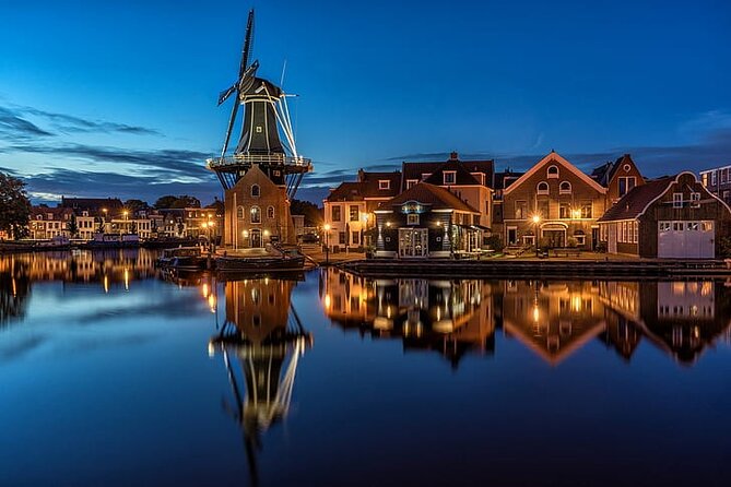 90 minutes Self-Guided Walking tour with puzzles in Haarlem - From Stationsplein to De Adriaan: start with the station, then follow the water