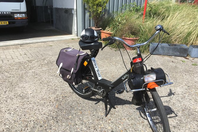 A day of solex riding on Texel - Helmet & hairnet: allowed, provided, and easy to use