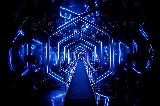 AMAZE Amsterdam: Immersive Audiovisual Experience - Entering AMAZE Amsterdam: a former nightclub, not a museum