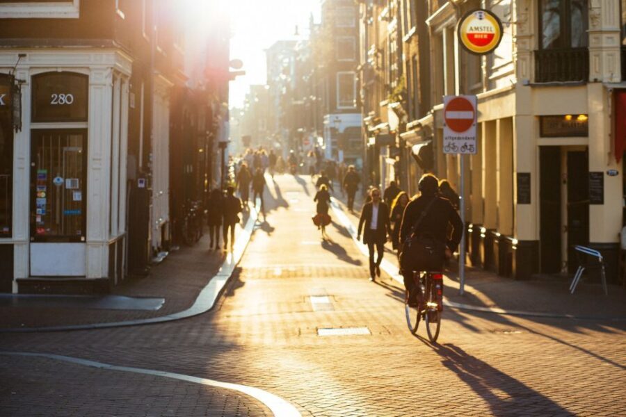 Amsterdam: 1.5-Hour Private Kick-Start Tour with a Local - Learn to navigate: the hidden value of a first walk