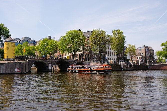 Amsterdam 1h Canal Cruise by Semi-Open Boat with Audio Guide - Comfort and crowding: what to expect when the boat fills up