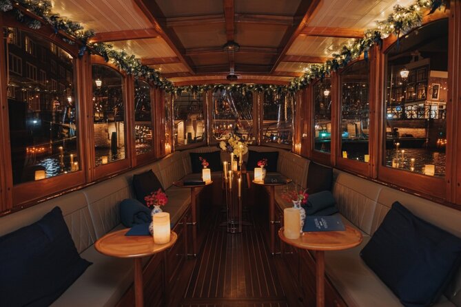 Amsterdam: 2-Hour Canal Cruise incl. Drinks & Dutch Snacks - Architecture and oddballs: the royal theater, museums, and cat stops
