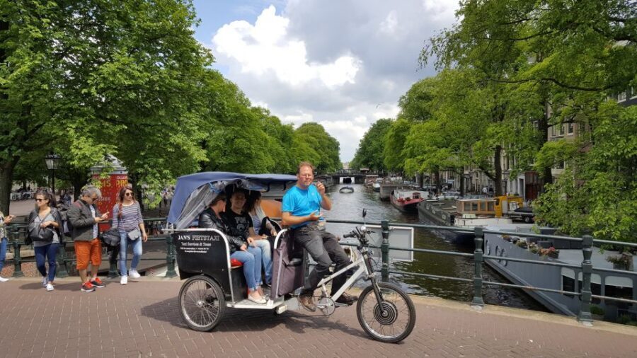 Amsterdam: 2-Hour Sightseeing Tour by Rickshaw - Comfort and practical tips for a smooth ride