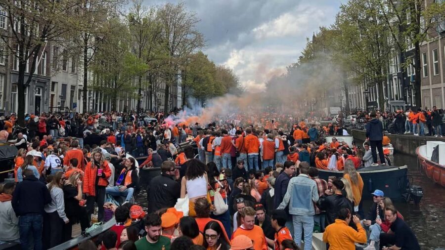 Amsterdam: 3 Hour Kings Day Boat Party with Unlimited Drinks - Unlimited cold drinks: what’s included and how to pace them
