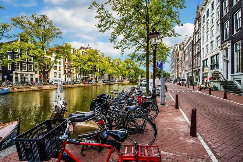 Amsterdam: 3-Hour Private Bike Tour of the City Center - Where this tour really shines: bike-first Amsterdam