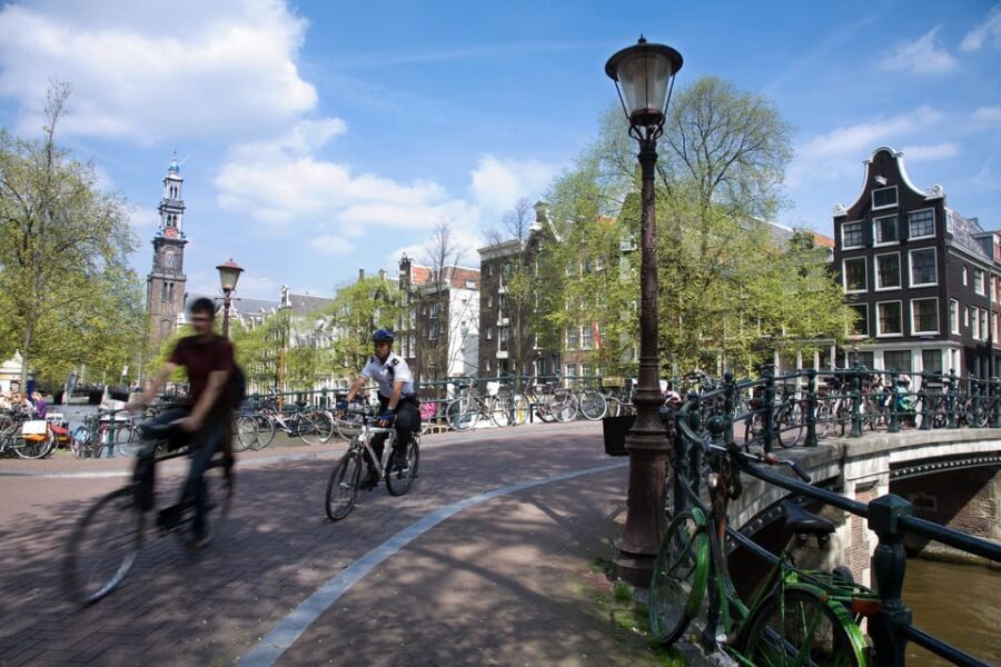 Amsterdam: 3-Hour Private Bike Tour of the City Center - Meeting point and the first easy win