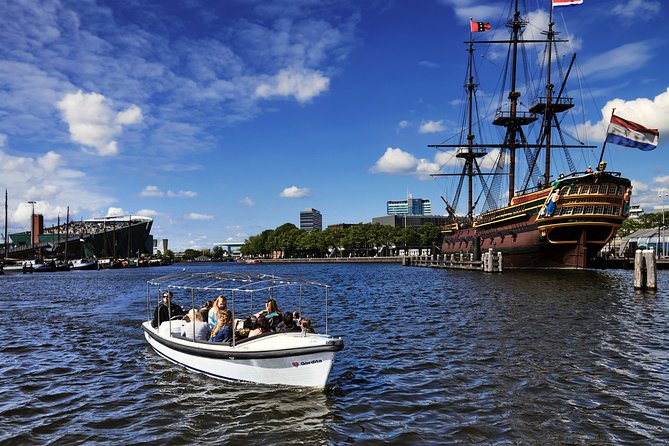 Amsterdam: 60-Minute Guided Private Canal Cruise with Drinks - Your First Stop: Prinsengracht (and Why That Matters)