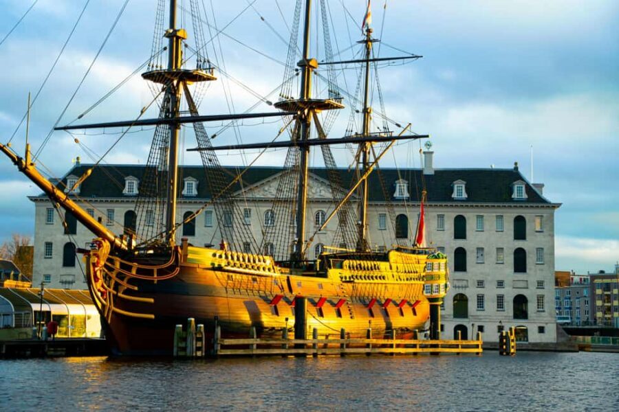 Amsterdam: 90 min Cosy Canal Cruise w. Bar & Snacks on board - On-Board Vibe: Stories That Fit the Canals