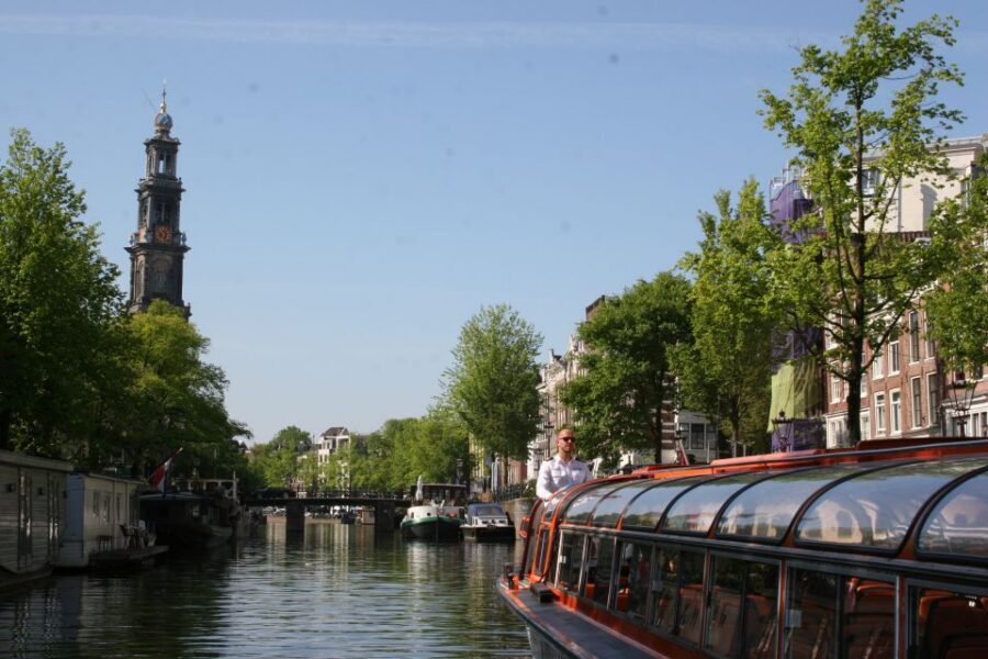 Amsterdam: Amsterdam Dungeon and Canal Cruise Entry Ticket - Should you book this Amsterdam Dungeon and Canal Cruise ticket?