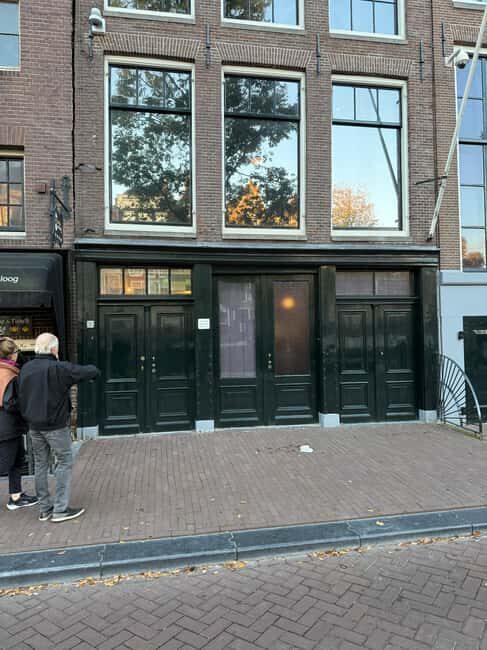 Amsterdam: Anne Frank History Walking Tour - De Dokwerker and Portuguese Synagogue: End With Resistance and Hope