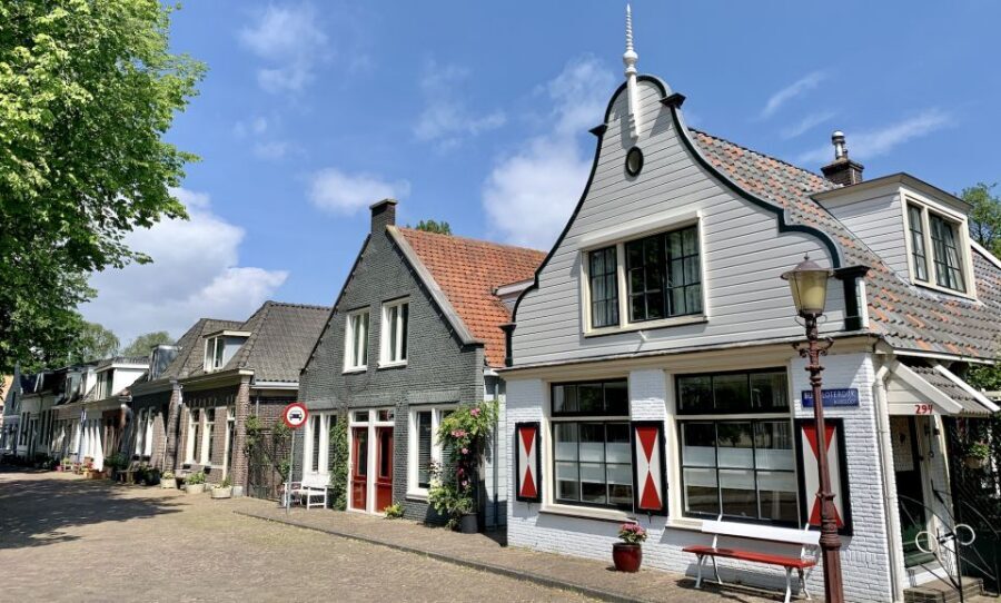 Amsterdam: Bike Tour (Noord) in German or English - Café ’t Sluisje break: the pause that keeps the tour from feeling rushed
