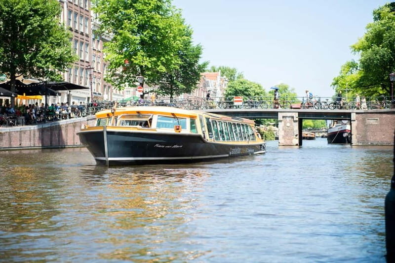 Amsterdam: Burger Cruise - Burgerbar & Canal Cruise - Meeting at Prinsengracht 261a and Finding the Yellow-Coated Crew