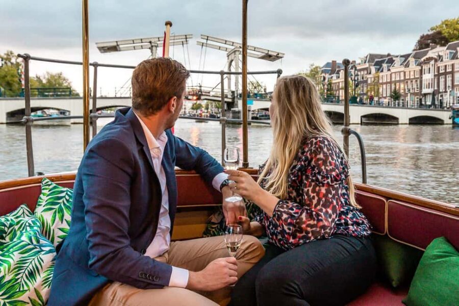 Amsterdam Canal Boat Ride with a Spanish-speaking Guide - Key highlights at a glance