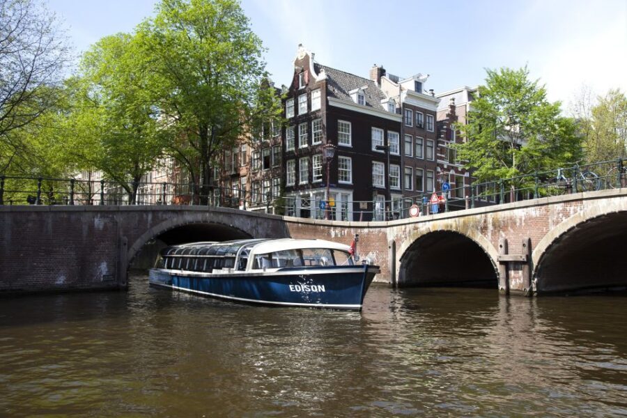 Amsterdam Canal Cruise and Maritime Museum Combined Ticket - Staying on board the 18th-century ship (and why it works)