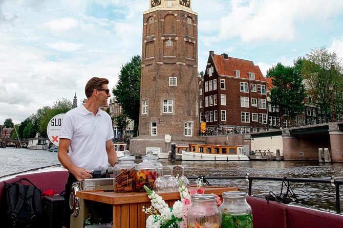 Amsterdam canal cruise in open boat – Guided tour - The guide makes the hour: facts, jokes, and what to listen for