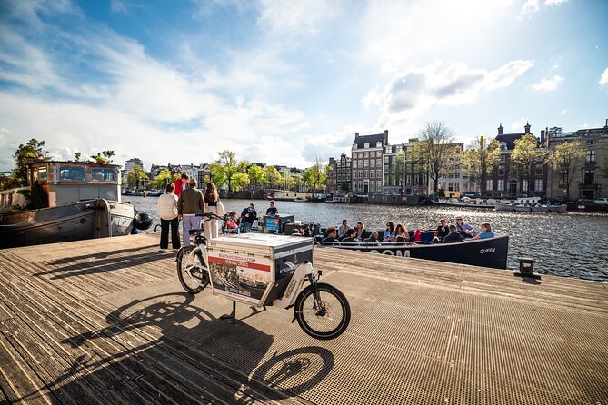 Amsterdam Canal Cruise with Live Guide and Two Drinks - Electric canals by open-air e-boat: what the ride is like