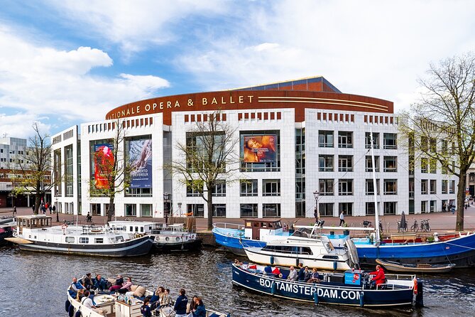 Amsterdam Canal Cruise with Live Guide and Two Drinks - Nine Streets shopping district: a stylish Amsterdam snapshot