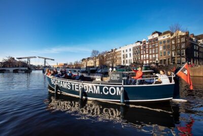 Amsterdam Canal Cruise With Live Guide and Unlimited Drinks - The one-hour route: what you’ll likely see as you glide the UNESCO canal ring