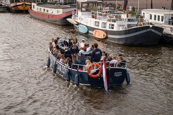 Amsterdam Canal Cruise with Live guide & Two drinks - Central St. - Who this cruise suits best (and who might want a different option)