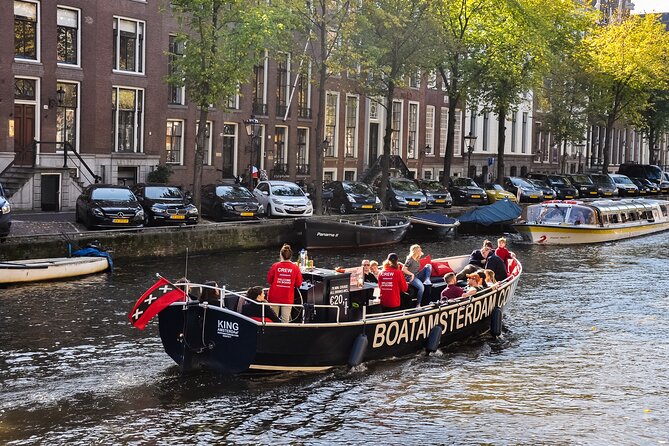 Amsterdam Canal Cruise with Open Bar - Central Station - The open bar: what you get and how it changes the cruise