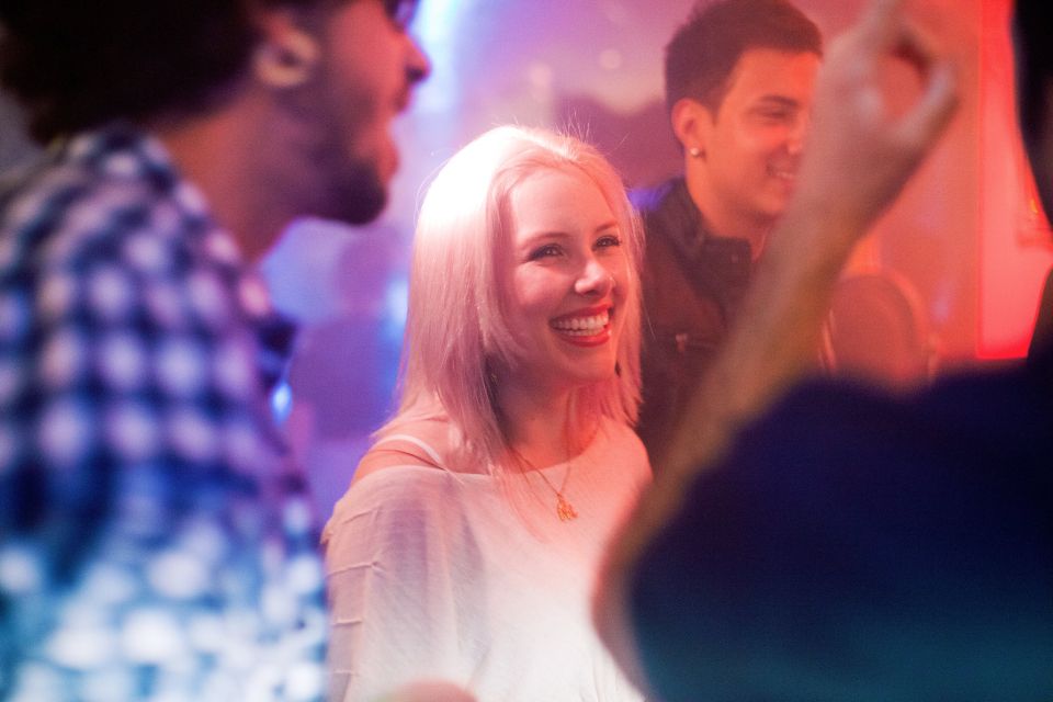 Amsterdam: City Center Bar Crawl and Nightlife Experience - Key reasons to join this Amsterdam crawl