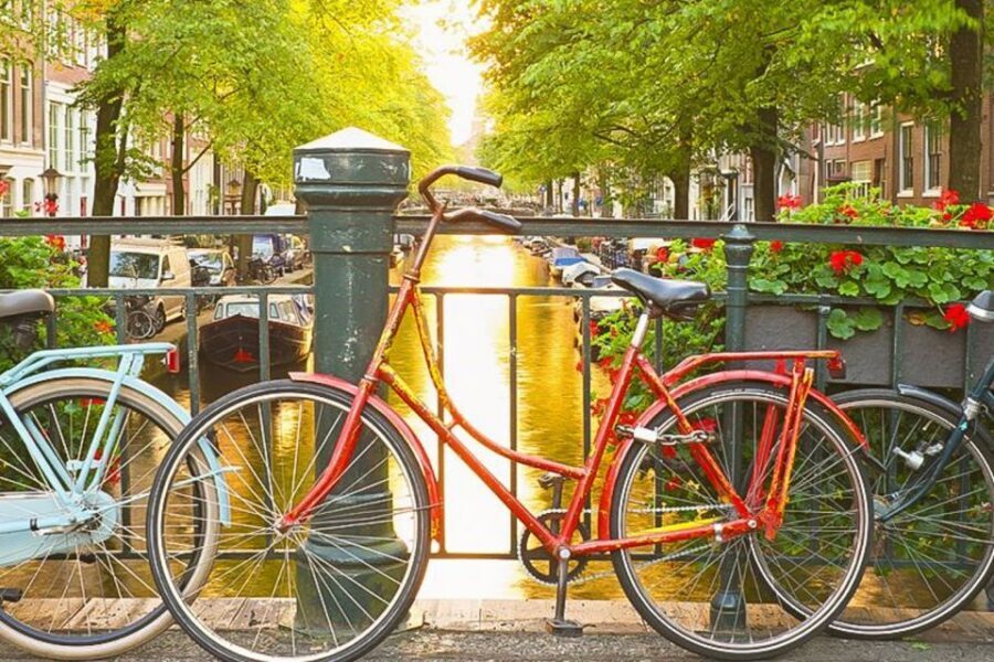 Amsterdam City Center Guided Walking Tour - 12 guests 2,5h - Getting started near Central Station and Prins Hendrikkade