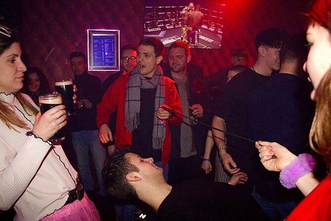Amsterdam: City Centre Bar Crawl and Nightlife Experience - Stop 1: The Black Tiger at 8 pm and the Red Light crawl vibe