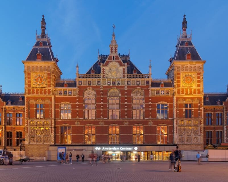 Amsterdam: City Highlights Walking Tour - Henri Willig cheese shop: 20 tastings that actually teach you something