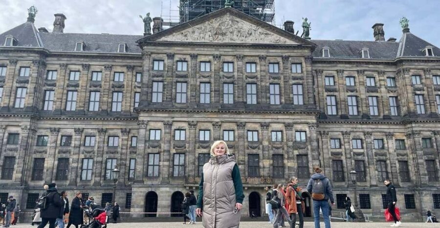 Amsterdam: City Highlights Walking Tour - Dam Square and the grand facades you pass like a local