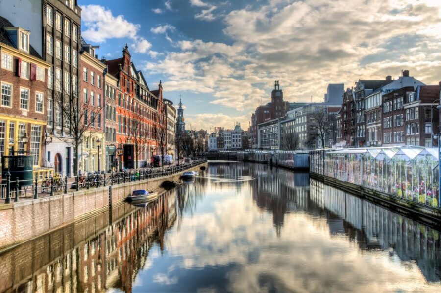 Amsterdam City walking tour - Canals and Cobblestones: How the Guide Changes the Walk