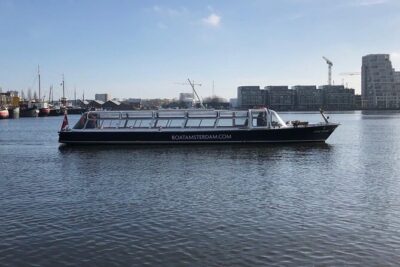 Amsterdam Classic Canal Cruise with Live Guide and Open Bar - Open bar plus a max of 36: the mood onboard matters