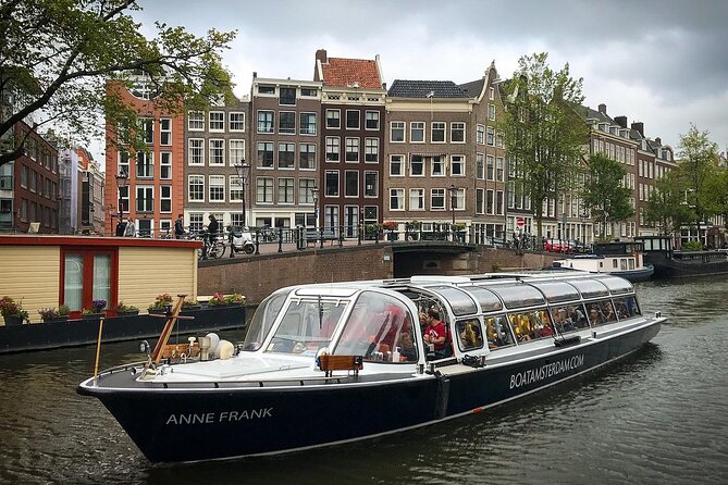 Amsterdam Classic Canal Cruise with Live Guide and Two Drinks - Key highlights worth your attention