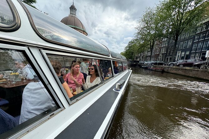 Amsterdam Classic Canal Cruise with Live Guide and Two Drinks - Two Drinks, One Hour, and a Canal-District Crash Course