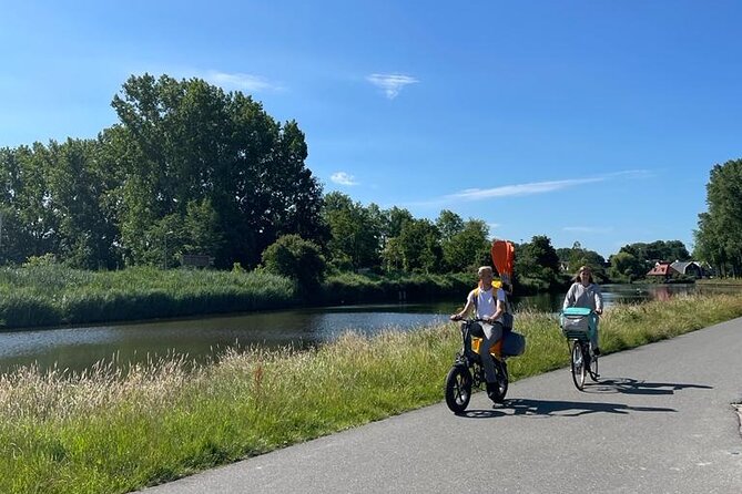 Amsterdam Countryside Bike and Kayak Tour - Kanaaldijk cable ferry: when your bike ride briefly turns into a mini river crossing