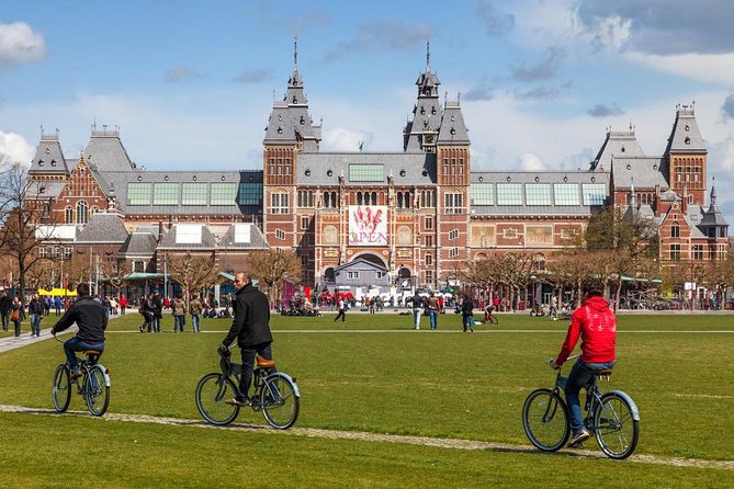 Amsterdam: E-Bike Sightseeing Tour - Vondelpark and Museumplein: I Amsterdam and the museum-district vibe