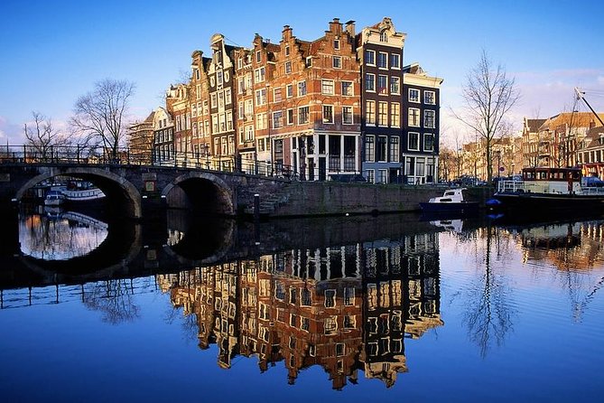 Amsterdam: E-Bike Sightseeing Tour - Amsterdam Centraal: the ride ends where many trips begin