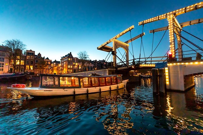 Amsterdam Evening Canal Cruise with Live Guide and Onboard Bar - How the electric boat cruise really works