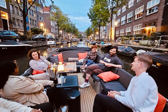 Amsterdam Evening Cruise in Small Group - Why an Amsterdam evening canal cruise feels different