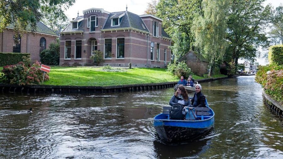 Amsterdam: Explore Giethoorn in a Private Tour with Driver - Lunch break and free time: how to pace a short day