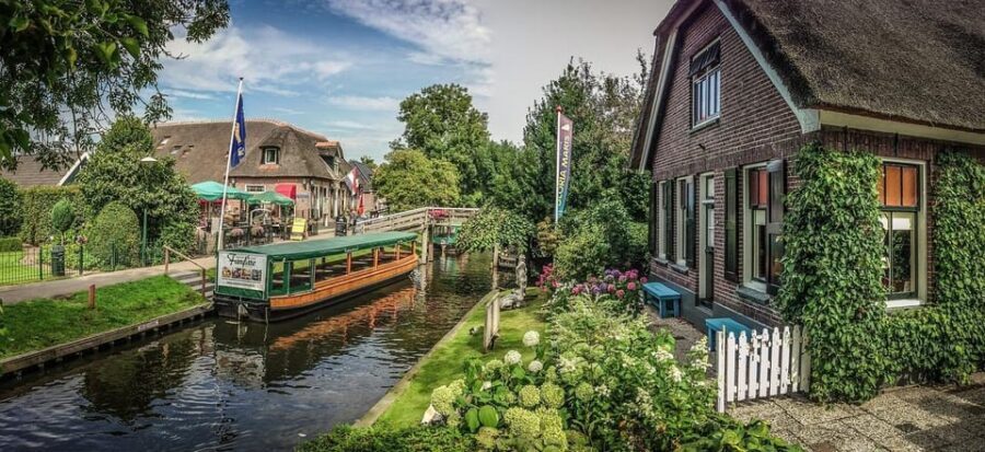 Amsterdam: Explore Giethoorn in a Private Tour with Driver - Driving countryside roads: time well spent
