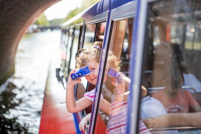 Amsterdam Family-Friendly Canal Cruise with Snackbox Option - Comfort on board: covered seating, weather, and sightline tactics