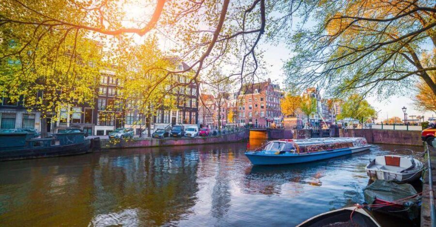 Amsterdam Family Friendly Historical Walking Tour - Begijnhof courtyard: when medieval Amsterdam slows down
