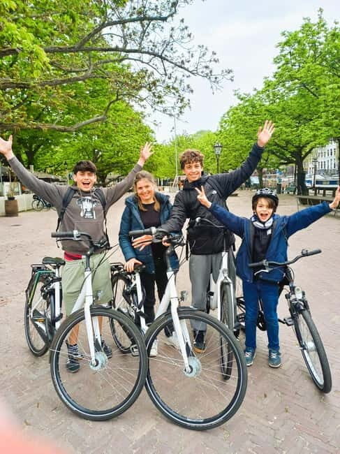Amsterdam: Guided bike tour in French off the beaten track - Hollandsche Schouwburg National Holocaust Memorial: A Moment of Gravity on Wheels