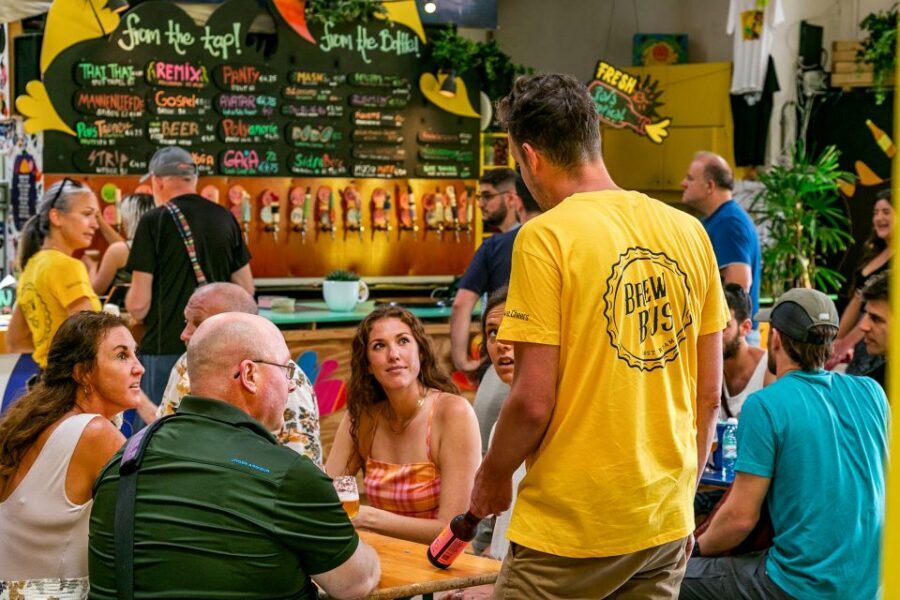 Amsterdam: Guided Craft Beer Brewery Bus Tour with Tastings - The guide and the group vibe: yellow shirt, real beer talk