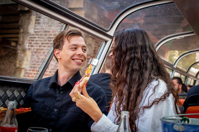Amsterdam Guided Cruise with New York Pizza, Drinks and Ice Cream - A 75-minute canal cruise that feels like dinner plans