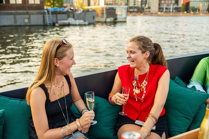 Amsterdam: Guided Open Boat Canal Cruise Unlimited Drinks Option - Weather gear and open-boat comfort: what to expect on a gray Amsterdam day